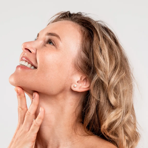 Doppelkinn Behandlung Gesichtsbehandlung für definierte Kinnlinie bei NOVAVITA Aesthetics